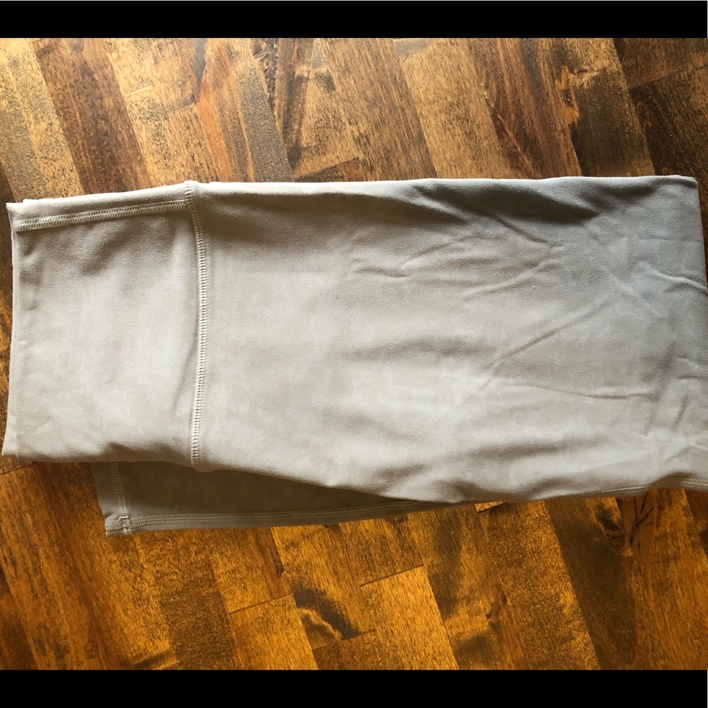 Zyia gray with pattern workout pants